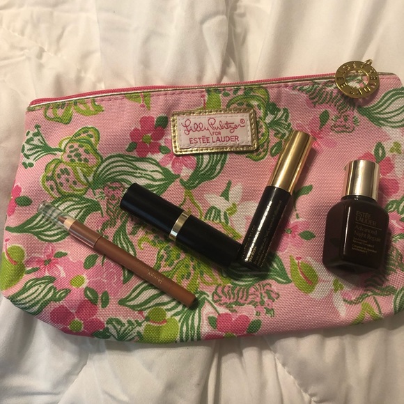 Lip stick,mascara, lip liner, night repair set - Picture 1 of 8